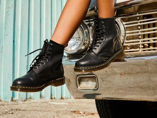 dsw dr martens womens