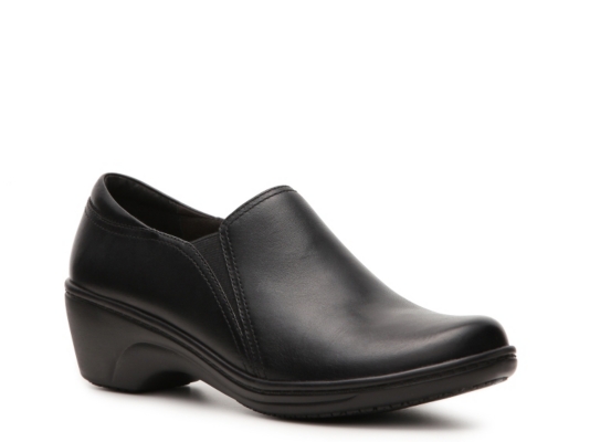 clarks non slip shoes