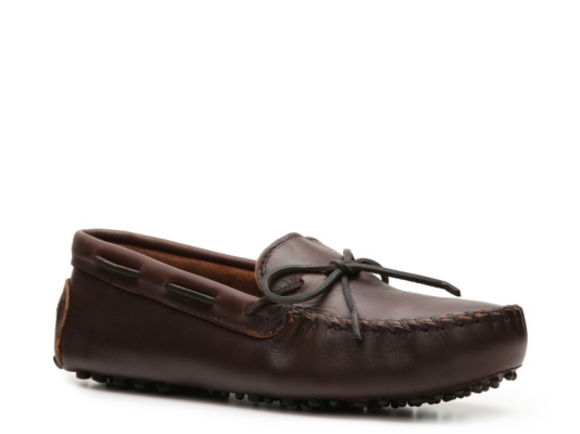 minnetonka classic driving shoe