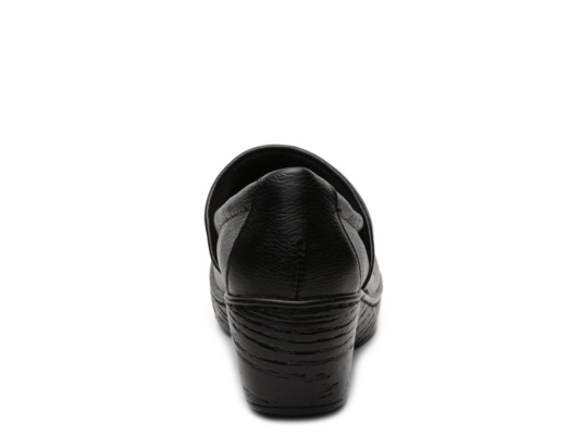 born nadiyya clog