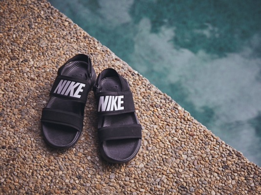 black nike strap sandals