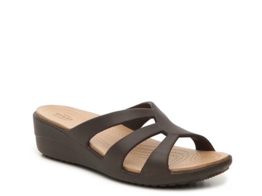 crocs women's sanrah strappy wedge