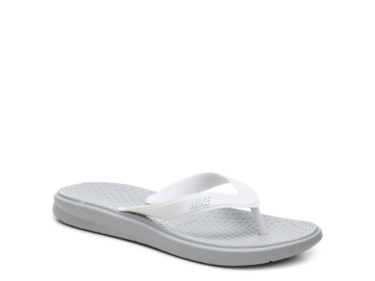 dsw nike flip flops