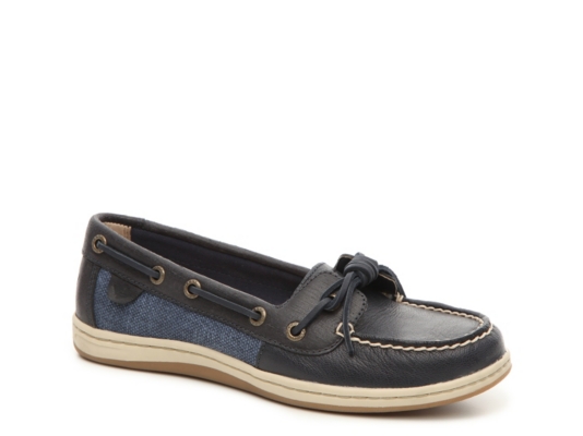 men's footwear for beach