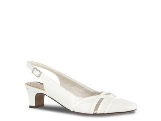 basic white pumps