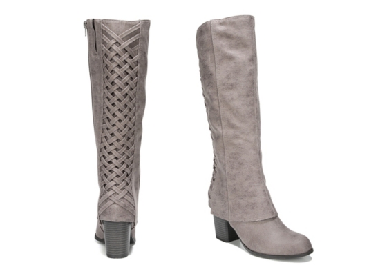 grey jeans with black boots