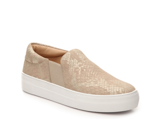 vince camuto womens slip ons