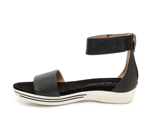 adrienne vittadini athletic sandals