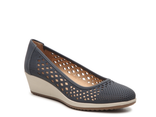 pumps with a wedge
