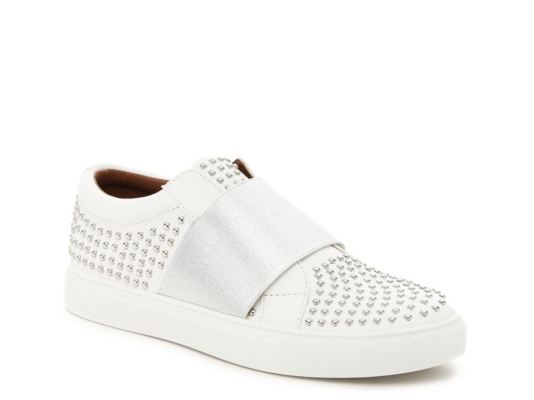 Report shoes website picture