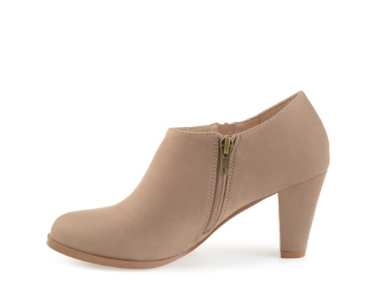 journee collection womens sanzi booties stacked heel
