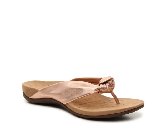 stores that sell vionic shoes