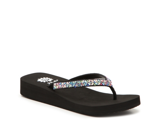 dsw yellow box flip flops