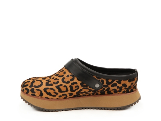 earth lyra buckle clog