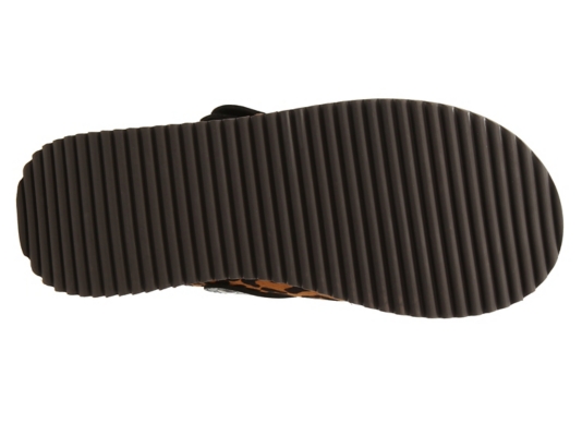 earth lyra buckle clog
