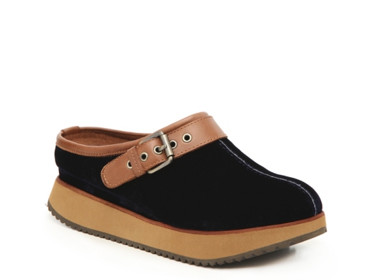 earth lyra buckle clog