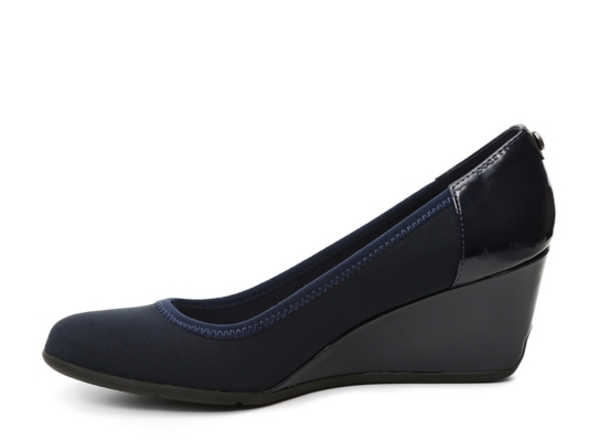sport taelyn wedge pump
