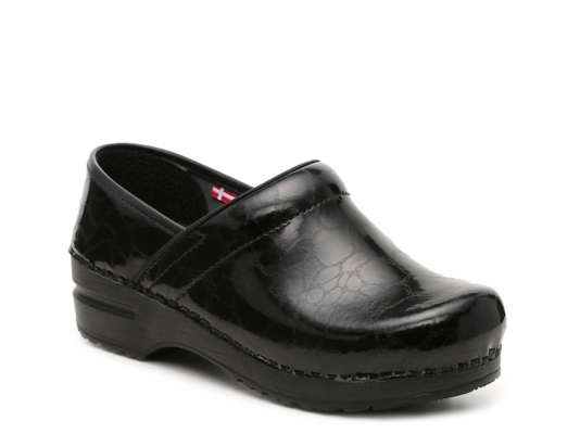 sanita clogs narrow width