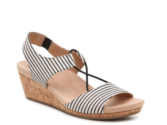 me too abella wedge sandal