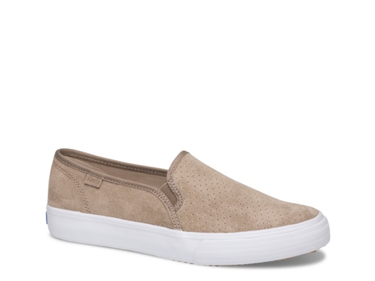 tan slip on sneakers