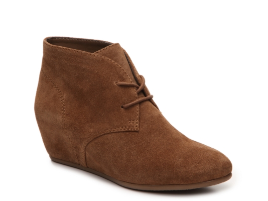 nine west birds bootie